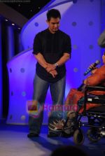 Aamir Khan at IBN7 Super Idols to honor achievers with disability in Taj Land_s End on 19th Jan 2010 (39).JPG
